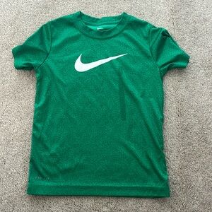 Nike tee size Medium in boys